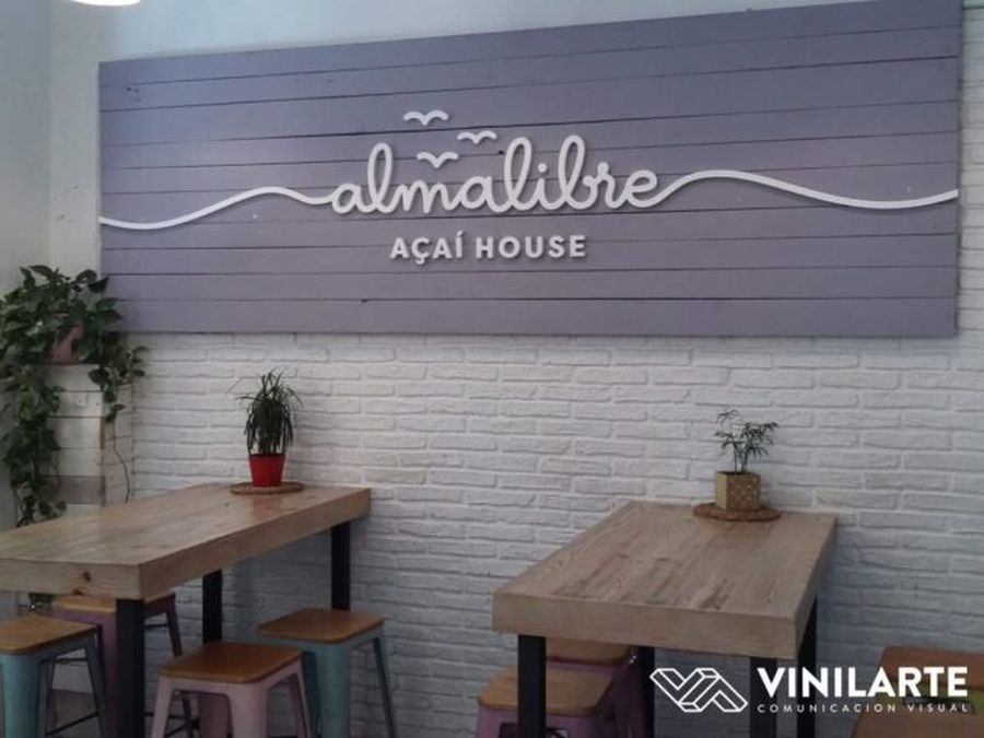 Trabajo de letras corpóreas de Vinilarte (2)