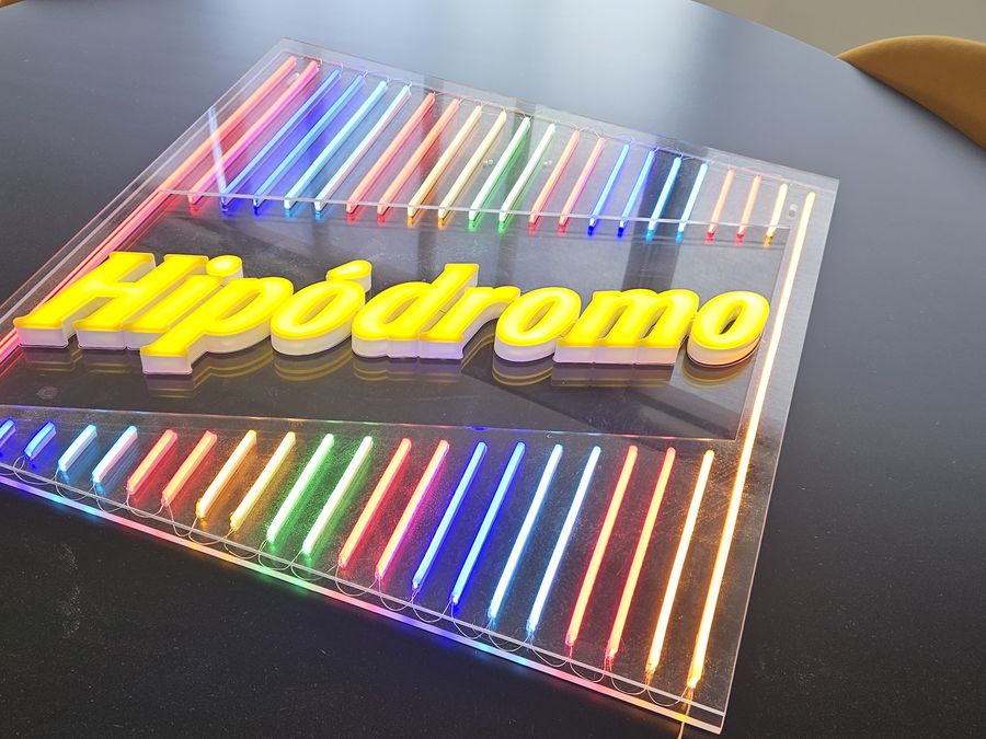 Trabajo de rótulos luminosos y opacos de Vinilarte (8)