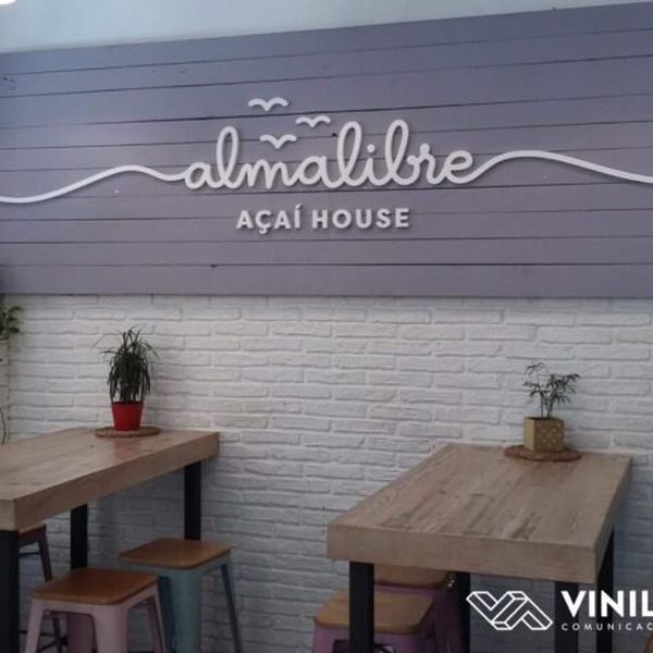 Trabajo de rotulación y comunicación visual de Vinilarte