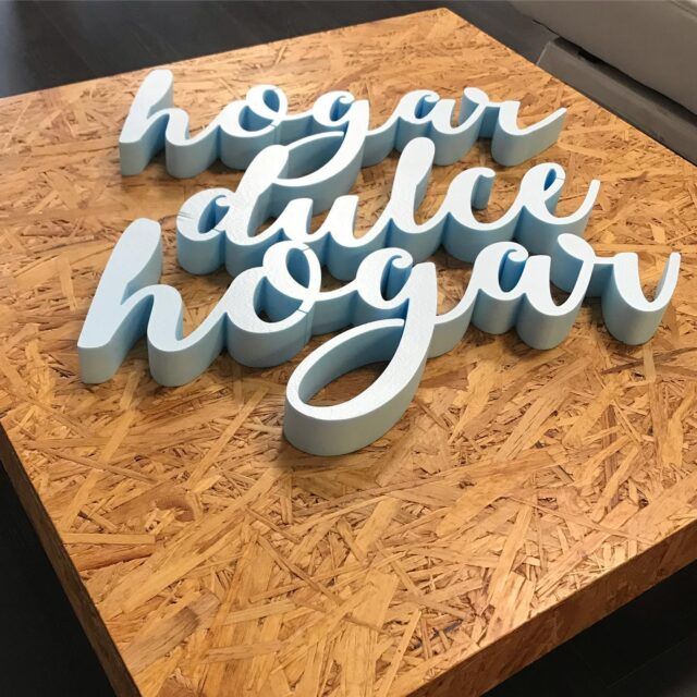 Letras corpóreas en relieve fabricadas por Vinilarte